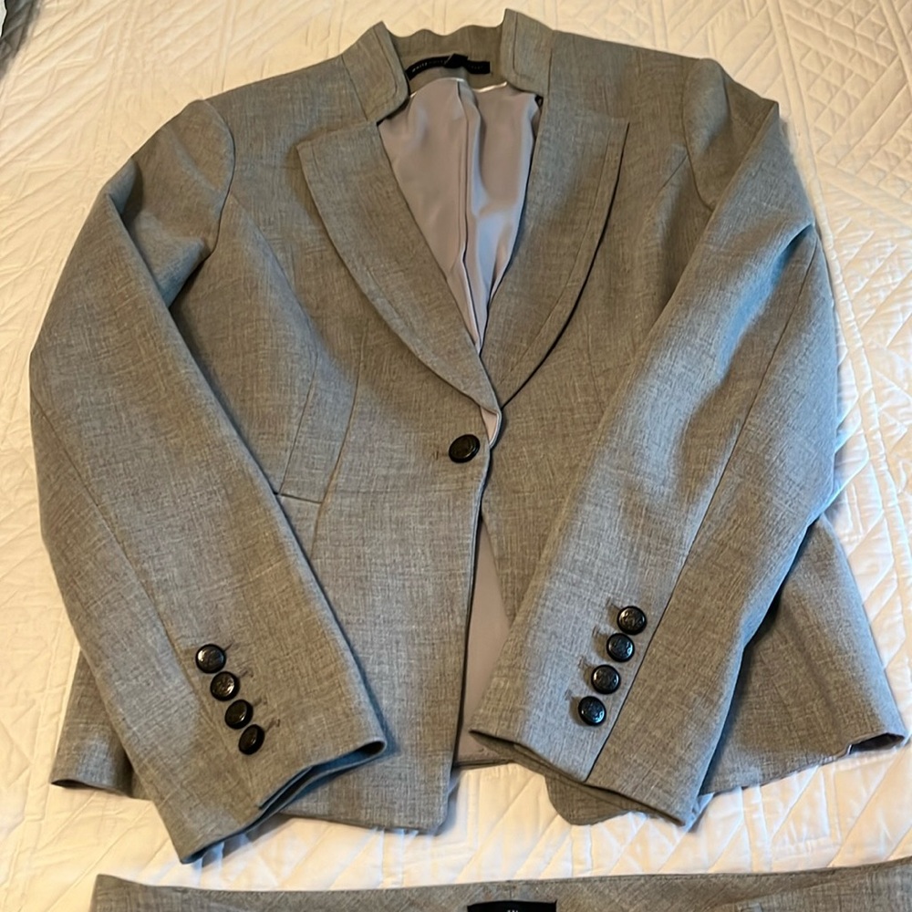 2 piece pant suit, excellent condition and wears well. The jacket is lined.